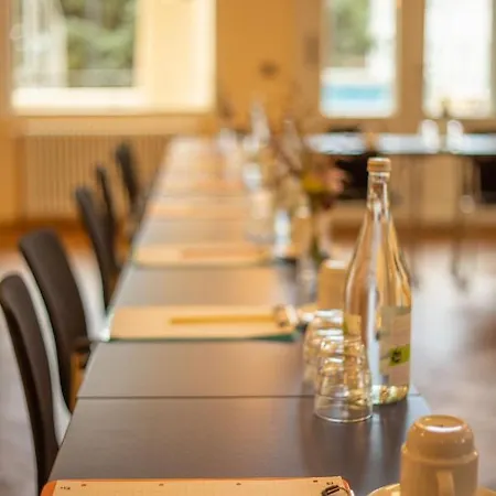 Hotell Familienhotel Schloss Leizen Bioverpflegung 4*